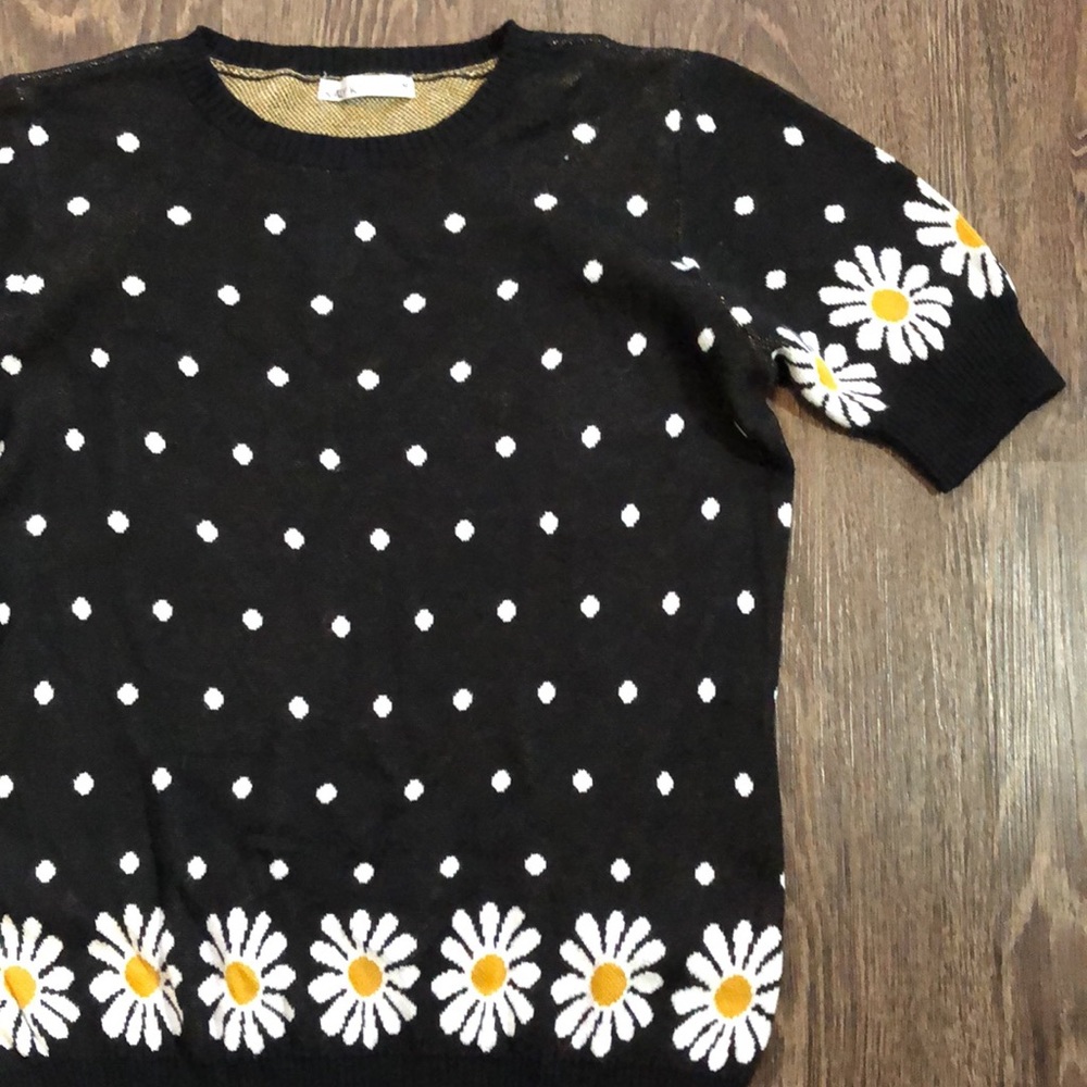 Kaily K Knit Daisy Short Sleeve Top